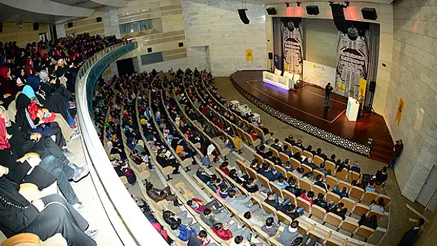 Tarihi Roman ve Romanda Tarih Bilgi Şöleni Başladı