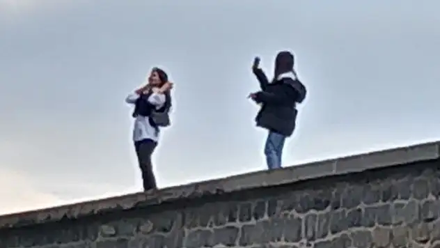 Tarihi surlarda selfie tehlikesi: 1 haftada 2 kişi düştü
