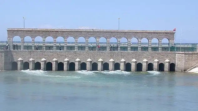 Tarihi taş köprü 24 saat canlı izleniyor