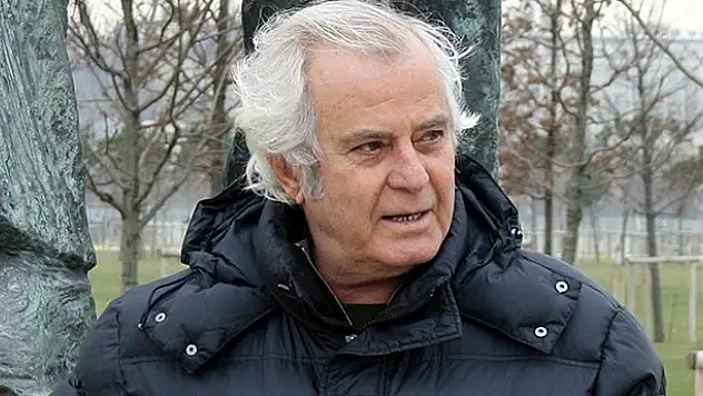 Tarık Akan vefat etti