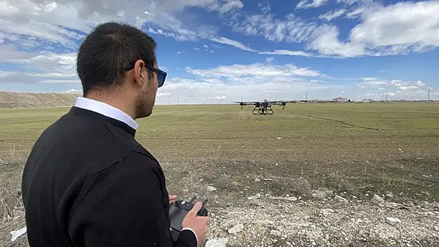 Tarımda drone ile ilaçlama verim kaybını engelliyor
