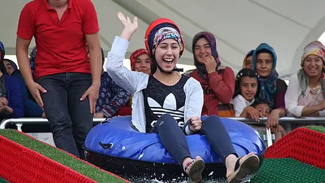 Tarladan çim kızağına