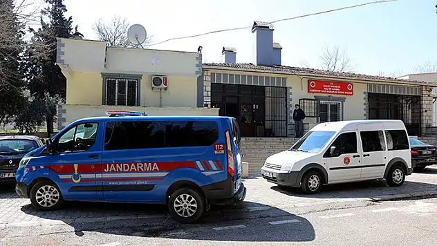 Tarlasına giden çiftçiyi, husumetlisi av tüfeğiyle öldürdü
