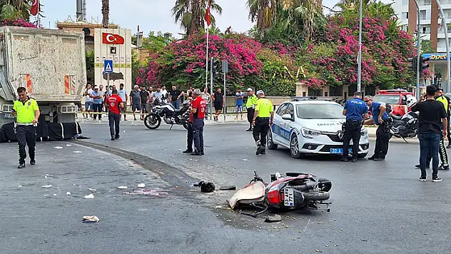 Tarsus'ta kamyon ile motosiklet çarpıştı: 1 ölü, 1 yaralı