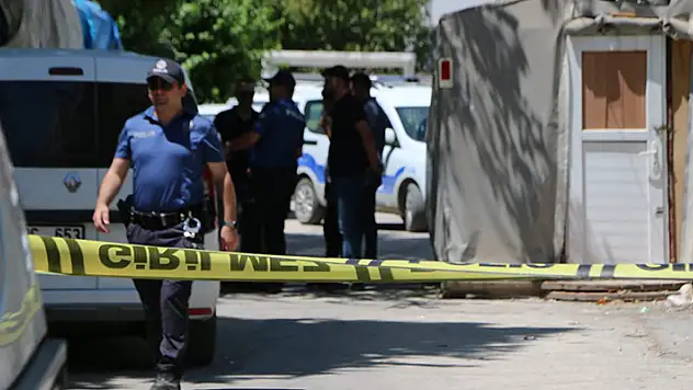 Tartıştığı eşini boğarak öldüren koca, cesedini torbayla bahçeye attı