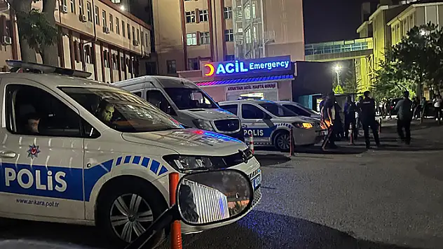 Tartıştığı husumetlisini tabancayla yaraladı, kaçarken polise ve kendi başına silah doğrulttu
