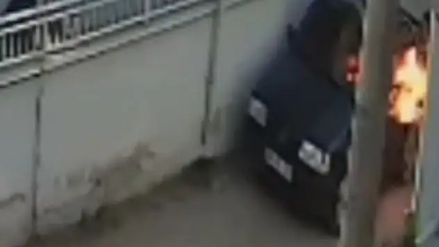 Tartıştığı kişinin otomobilini ateşi veren şahıs gözaltına alındı