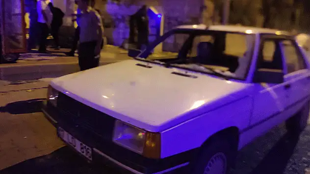 Tartıştığı kişinin yanına gitmek istediği sırada otomobil çarptı