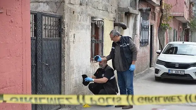 Tartıştığı kızını sokak ortasında bıçaklayarak öldürdü
