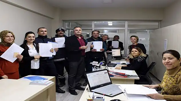 Taşeron İşçilerin Kadro Mutluluğu
