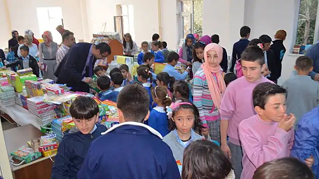 Taşkent'te  Kitap Fuarı açıldı