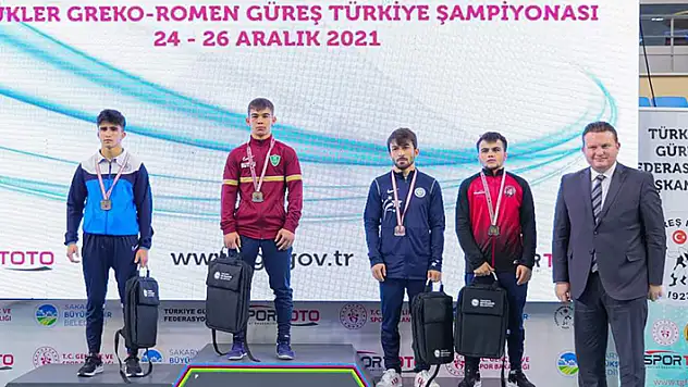 Taşkınoğlu'ndan gümüş madalya 
