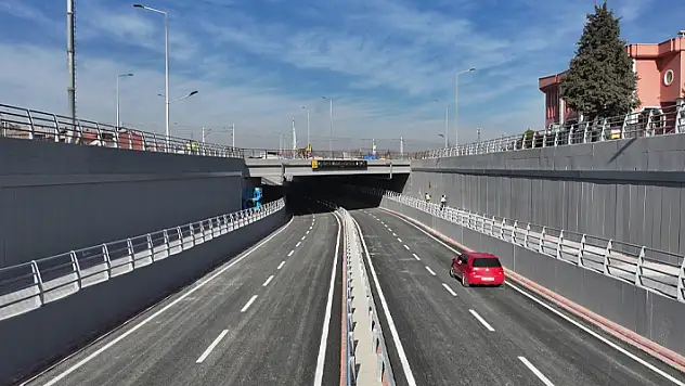 Taşköprü Alt Geçidi'nin alt kısmı araç geçişlerine açıldı