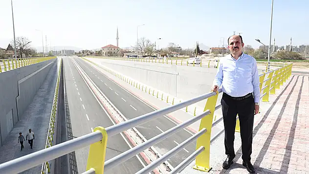 Taşköprü Alt Geçidi'nin üst bölümü de trafiğe açıldı