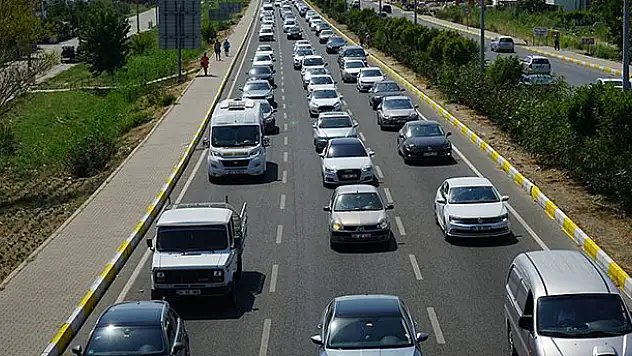 Tatilcilerin dönüş yolculuğu başladı