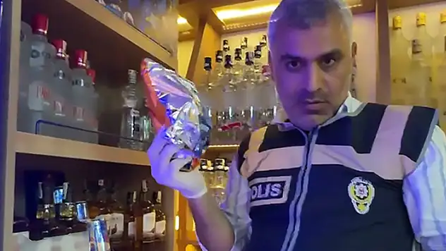 Tavan arasındaki cips paketinden tabanca çıktı
