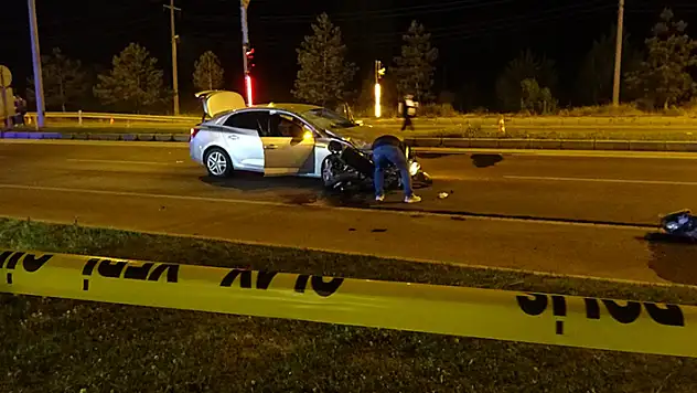Tavşanlı'da otomobilin motosiklete çarptığı feci kaza kamerada: 2 ölü
