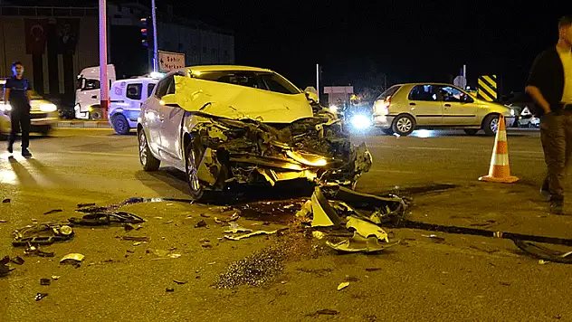 Tavşanlı 'da trafik kazası, 3 yaralı