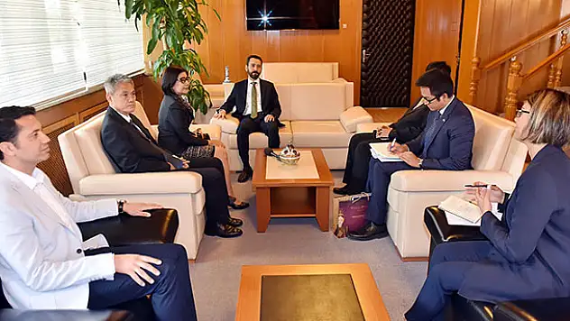 Tayland Büyükelçisi Konya Büyükşehir Belediyesini ziyaret etti