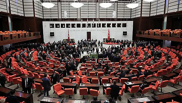 TBMM 64. Hükümet'in güvenoylaması için mesai yapacak