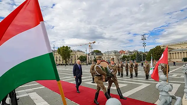 TBMM Başkanı Kurtulmuş, Budapeşte'deki Meçhul Asker Anıtı'na çelenk bıraktı