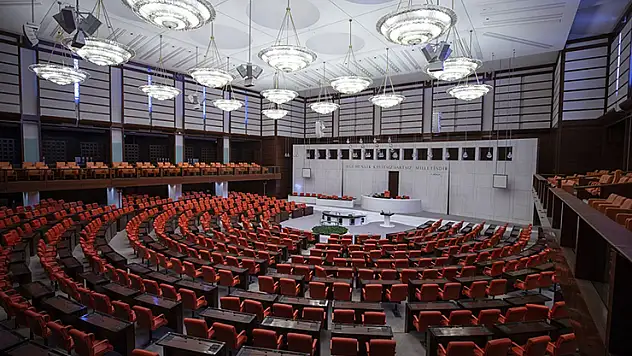 TBMM Başkanvekili Önder'in vefatıyla Meclis'teki milletvekili sayısı 592'ye düştü