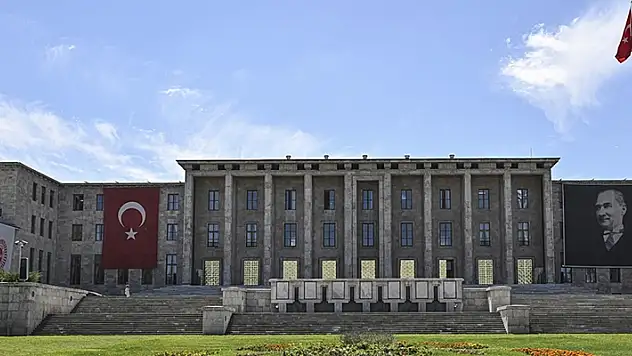 TBMM'de istihdam edilecek 250 personel, noter huzurunda kura çekimiyle belirlenecek
