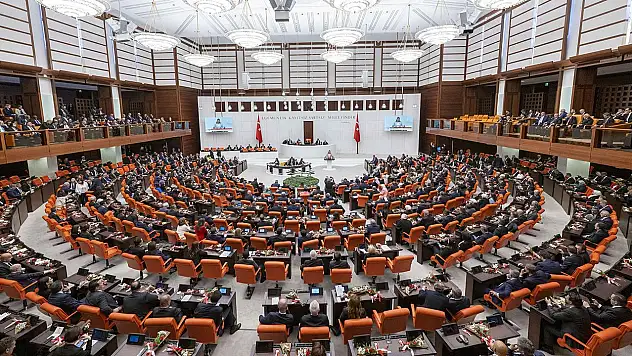 TBMM'de mesai başlıyor: Gündem memur zammı