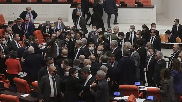 TBMM Genel Kurulu'nda kavga çıktı