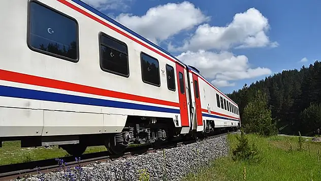 TCDD'den 'tren yollarında otla mücadele için ilaçlama yapılacak' uyarısı
