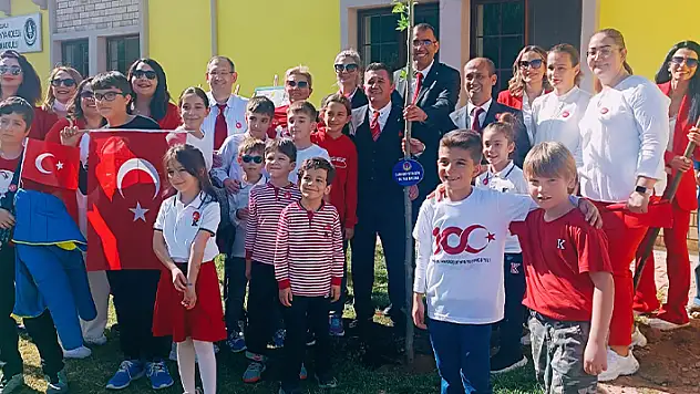 TED Konya Kolejinden 100. yıl Cumhuriyet yürüyüşü