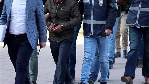 'Tefecilik' ve 'nitelikli yağma' yapan suç örgütüne yönelik operasyonda 18 kişi tutuklandı