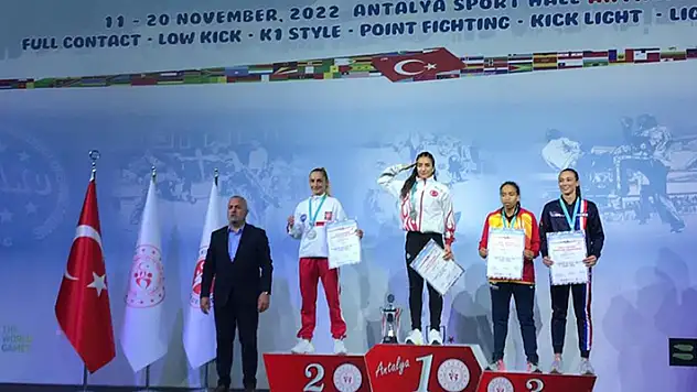 Teğmen Zeliha Doğan, spor kariyerini kick boks Avrupa şampiyonluğuyla taçlandırdı
