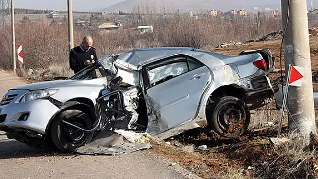 Tek kollu sürücü ölüme gitti
