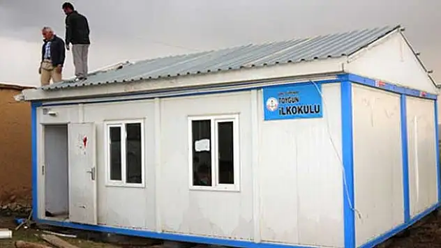Tek odalı evden, prefabrik okula!