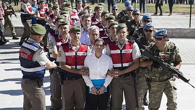 Tek tip kıyafetin rengi belli oldu