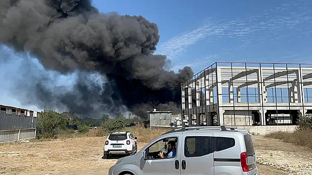 Tekirdağ'da geri dönüşüm tesisinde çıkan yangın 1 saatte kontrol altına alındı
