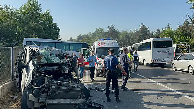 Tekirdağ'da işçi servis midibüsü ile minibüs çarpıştı 2 ölü, 9 yaralı

