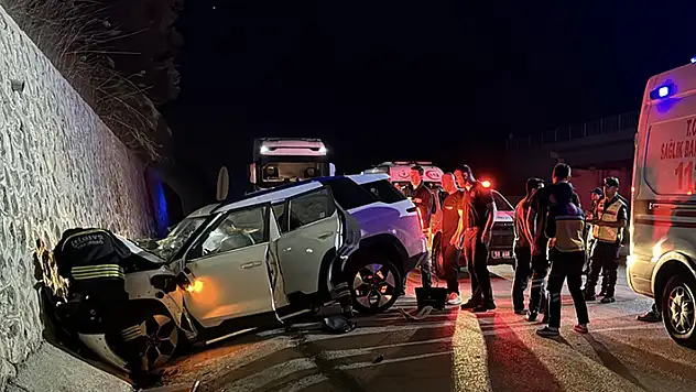 Tekirdağ'da istinat duvarına çarpan cipteki 2 doktor öldü, 2 doktor yaralandı
