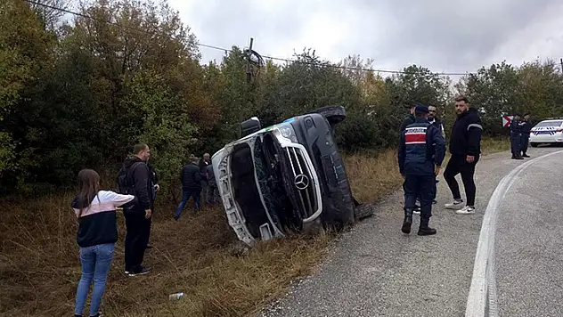 Tekirdağ'da yolcu minibüsü devrildi: 16 yaralı

