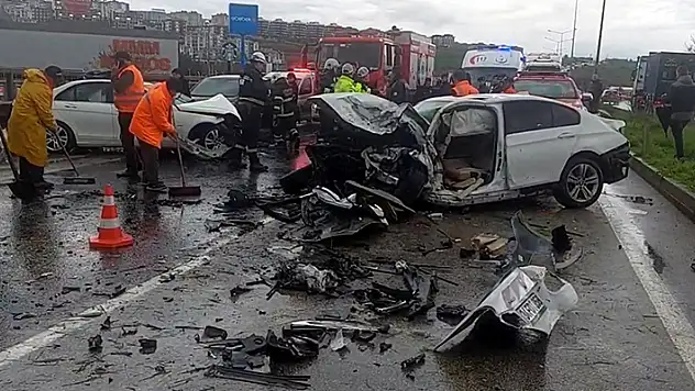 Tekirdağ'da iki otomobil kafa kafaya çarpıştı: 1 ölü, 2 yaralı
