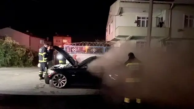 Tekirdağ'da otomobil gece yarısı alev aldı