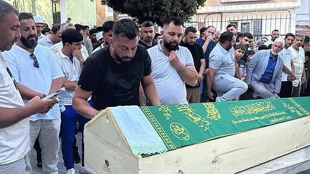 Tekirdağ'daki silahlı saldırıda hayatını kaybeden çocuk toprağa verildi