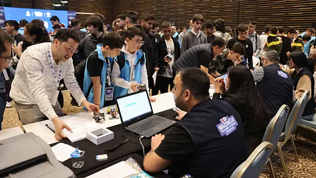 TEKNO-SEL  robot yarışması gençlerin yoğun ilgisi ile başladı

