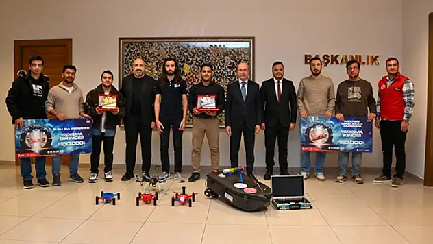 TEKNOFEST 2024'te Selçuklu'yu gururlandıran takımlardan Başkan Pekyatırmacı'ya ziyaret