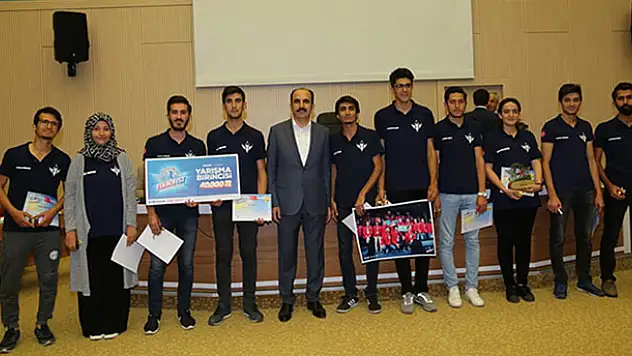 TEKNOFEST'te Derece Alan Konya Teknik Üniversitesi Öğrencilerine Ödül