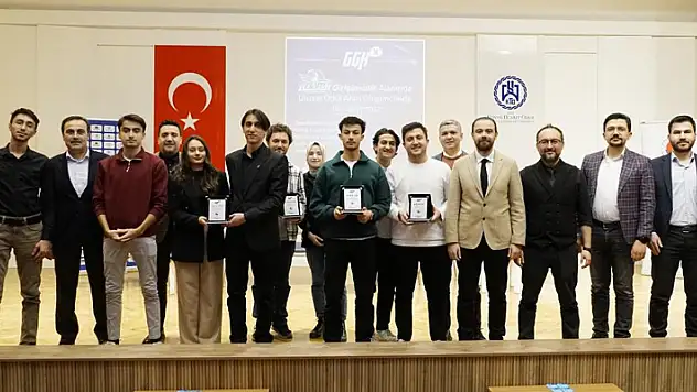 Teknofest'te ödül alan girişimciler, genç girişimcilerle bir araya geldi

