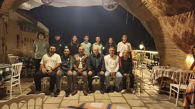 Tekvando camiası yemekte buluştu
