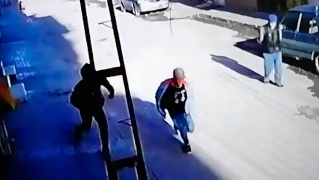 Telefon hırsızları kameraya yakalandı