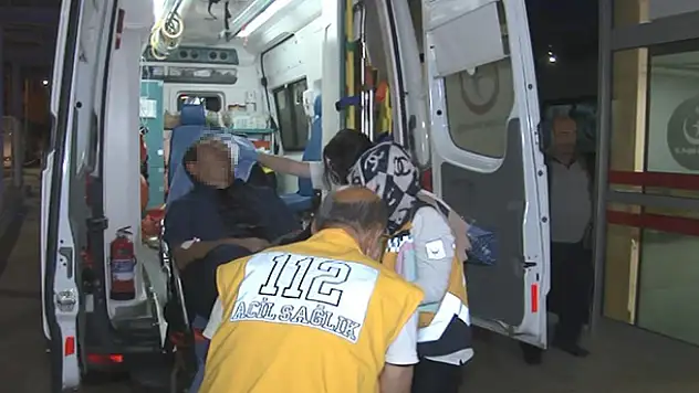 Telefonunu vermeyince kafasından bıçakla yaralandı